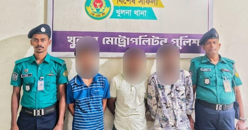 খুলনায় অপহরণকারীর হাত থেকে যুবক উদ্ধার, ৩ জন গ্রেপ্তার