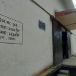তজুমদ্দিনে রাতে গোডাউন থেকে চাল সরানোর সময় জনতার হাতে ধরা শ্রমিক