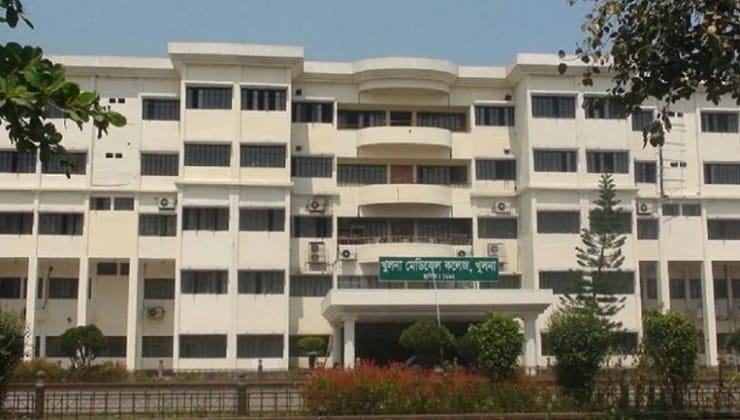 খুলনা মেডিকেলে ইন্টার্ন চিকিৎসকদের কর্মবিরতি