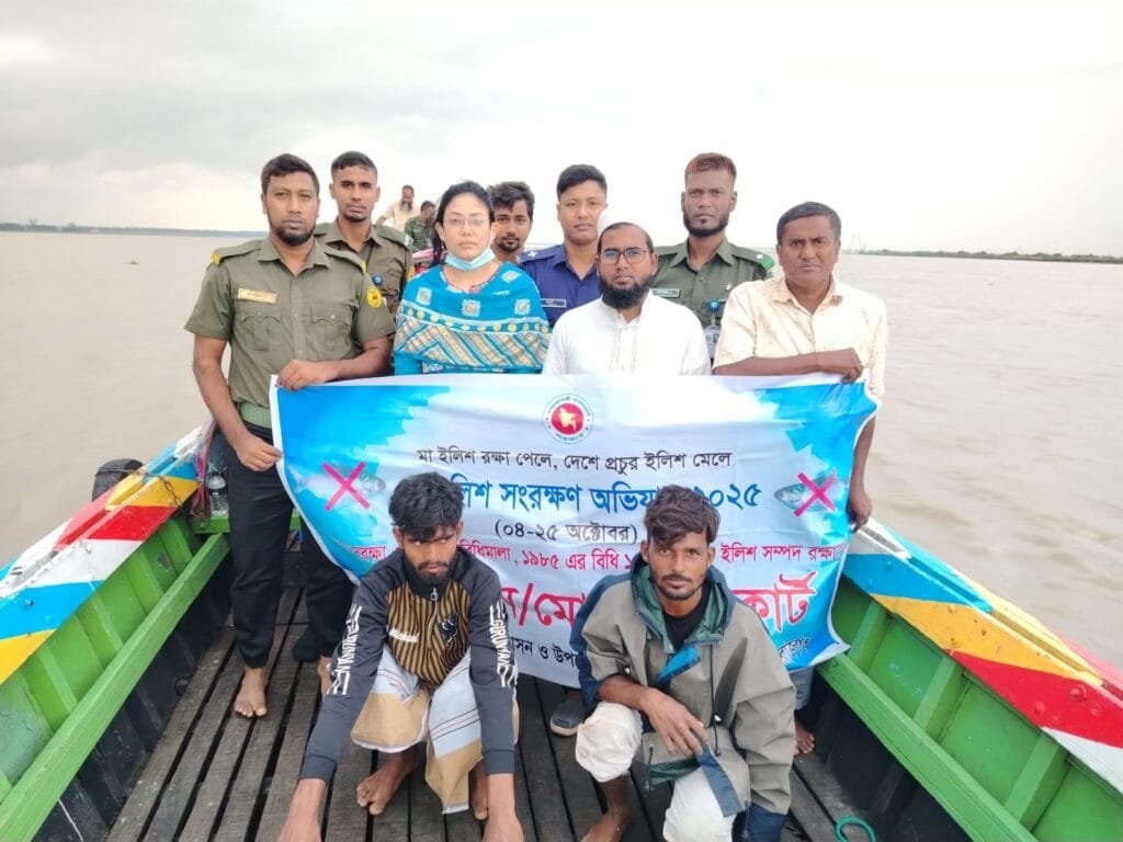 বেলকুচিতে মা ইলিশ রক্ষায় অভিযান, আটক ৭