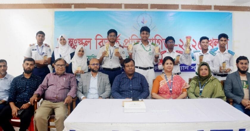 খুলনায় আন্তঃস্কুল বিতর্ক প্রতিযোগিতার সমাপনী ও পুরস্কার বিতরণ