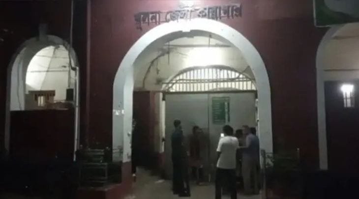 খুলনা জেলা কারাগারে বন্দিদের সংঘর্ষ, লাঠিচার্জে পরিস্থিতি নিয়ন্ত্রণে