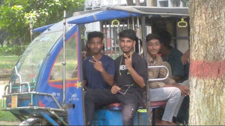 ইবিতে বহিরাগতদের অবাধ প্রবেশ