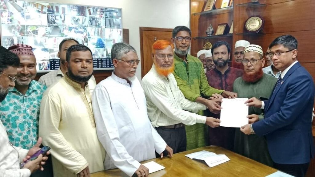 খুলনায় আদর্শ শিক্ষক ফেডারেশনের স্মারকলিপি পেশ