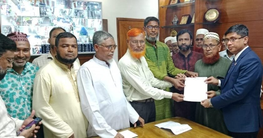 খুলনায় আদর্শ শিক্ষক ফেডারেশনের স্মারকলিপি পেশ