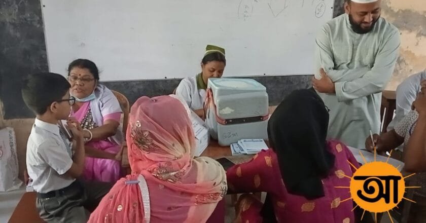 খুলনায় চলছে টাইফয়েড প্রতিরোধী টিকাদান কর্মসূচি