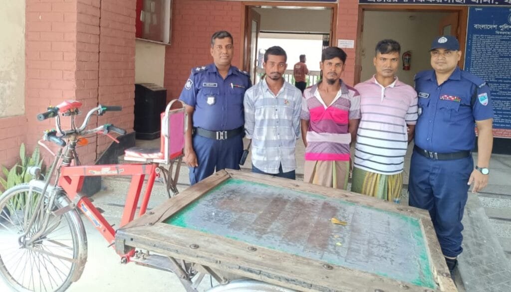 ঝিকরগাছায় ভ্যানচালক মাসুদ হত্যাকাণ্ডে জড়িত ৩ আসামী আটক