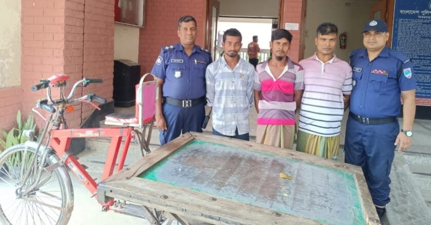 ঝিকরগাছায় ভ্যানচালক মাসুদ হত্যাকাণ্ডে জড়িত ৩ আসামী আটক