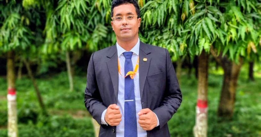 জীব সত্তা থেকে মনুষ্যত্বের ঘরে