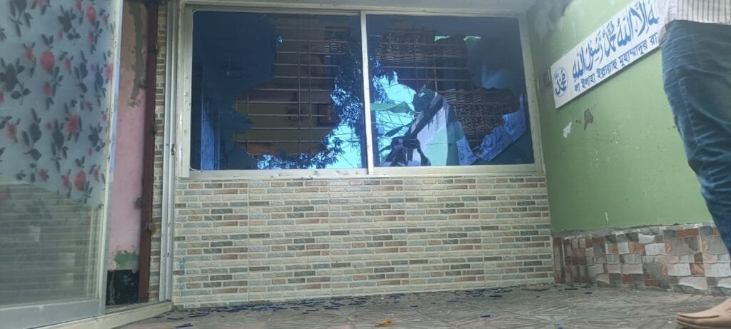 খুলনায় দুই বাড়িতে ফিল্মি স্টাইলে গুলি, এলাকায় আতঙ্ক