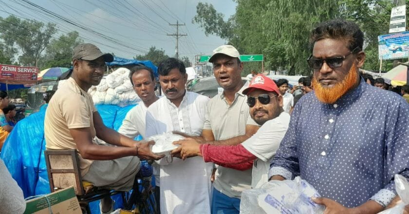 বেলকুচিতে যুবদলের প্রতিষ্ঠাবার্ষিকীতে খাবার বিতরণ