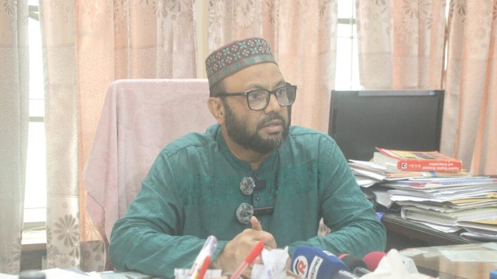 নারী শিক্ষার্থীর পোশাক নিয়ে ইবি শিক্ষকের আপত্তিকর মন্তব্যের অডিও ফাঁস