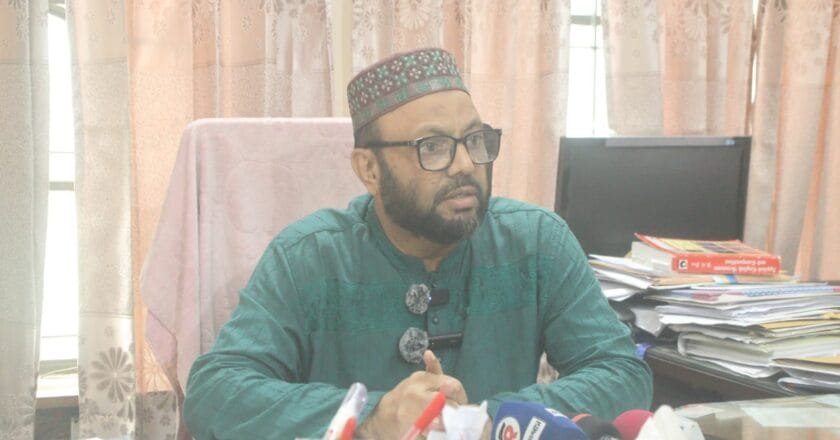 নারী শিক্ষার্থীর পোশাক নিয়ে ইবি শিক্ষকের আপত্তিকর মন্তব্যের অডিও ফাঁস