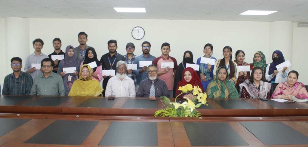 ইউআইটিএসে ফয়জুর রহমান চৌধুরী বৃত্তি প্রদান