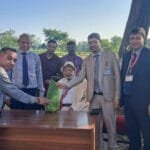 লিডিং ইউনিভার্সিটি পরিবারে সদস‍্যদের মধ‍্যে সবজি বিতরণ 