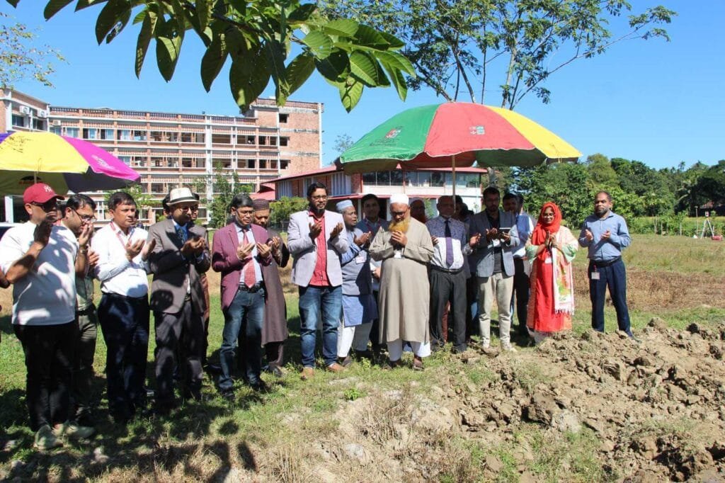 লিডিং ইউনিভার্সিটির তৃতীয় একাডেমিক ভবন নির্মাণে মাটি ভরাট ও উন্নয়ন কাজ উদ্বোধন