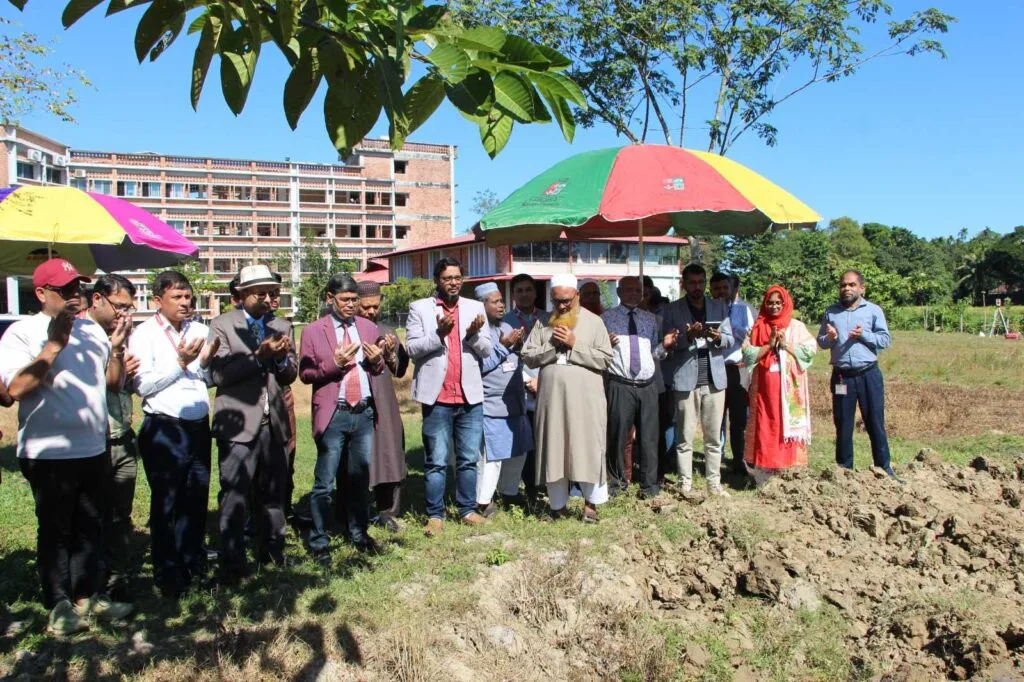 লিডিং ইউনিভার্সিটির তৃতীয় একাডেমিক ভবন নির্মাণে মাটি ভরাট ও উন্নয়ন কাজ উদ্বোধন