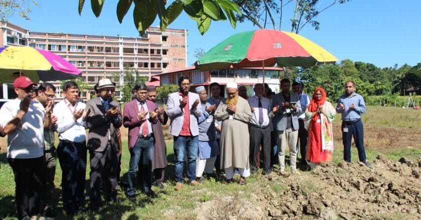 লিডিং ইউনিভার্সিটির তৃতীয় একাডেমিক ভবন নির্মাণে মাটি ভরাট ও উন্নয়ন কাজ উদ্বোধন