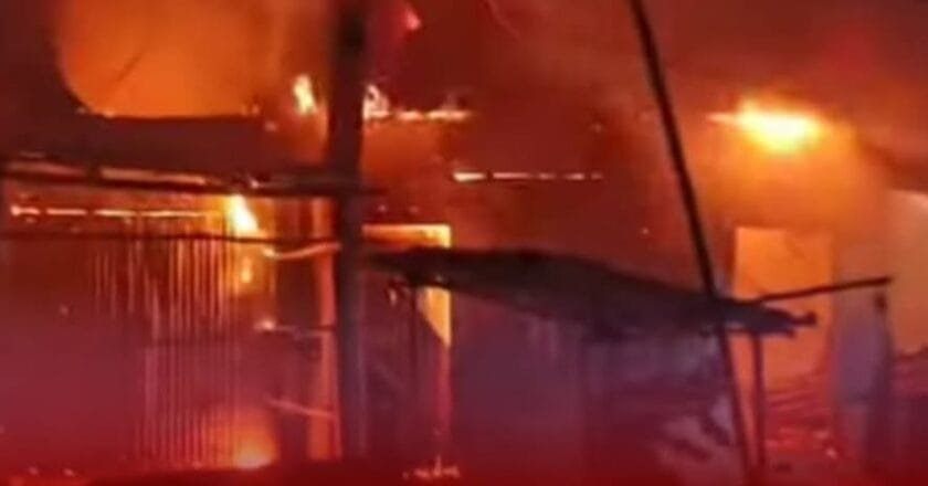 নাগেশ্বরীতে ভয়াবহ অগ্নিকাণ্ড: ১০টিরও বেশি দোকান পুড়ে আর্থিক ক্ষতি কোটি টাকা!