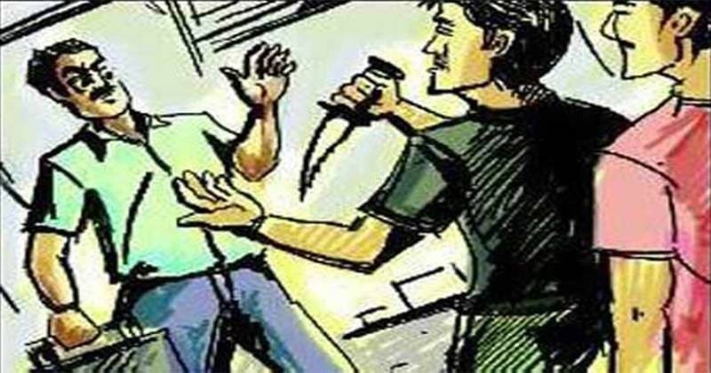 খুলনার তেরখাদায় বিকাশ কর্মকর্তাকে কুপিয়ে টাকা ছিনতাই