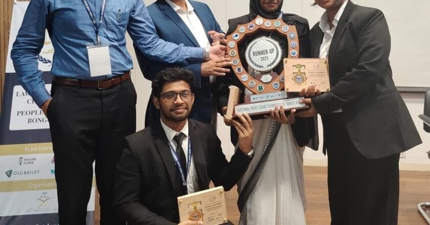 জাতীয় মুট কোর্ট প্রতিযোগিতায় রানার্স-আপ ইউআইটিএস মুটিং টিম