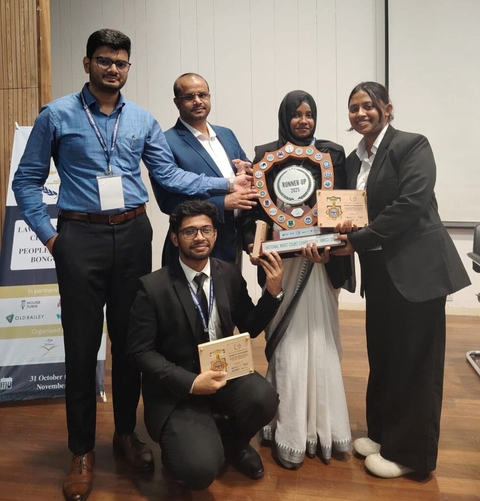 জাতীয় মুট কোর্ট প্রতিযোগিতায় রানার্স-আপ ইউআইটিএস মুটিং টিম