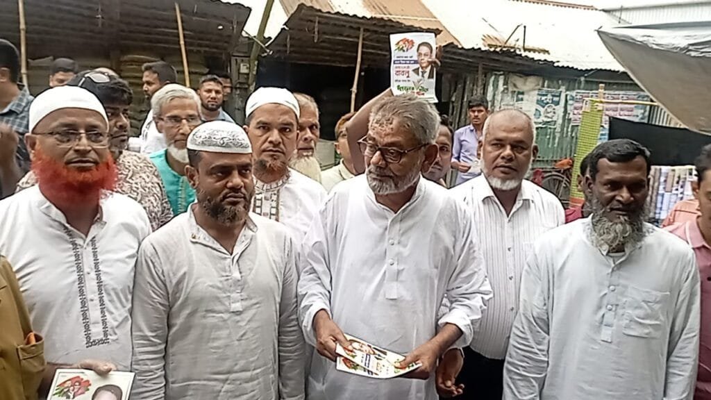 বেলকুচিতে বাবলু খাঁনের সমর্থনে শোডাউন ও লিফলেট বিতরণ