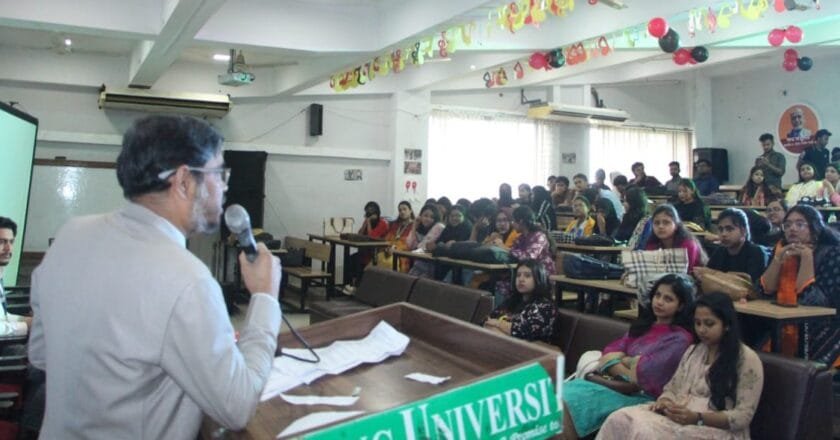 লিডিং ইউনিভার্সিটির মিউজিক‍্যাল ক্লাবের উদ‍্যোগে নবীনবরণ অনুষ্ঠিত