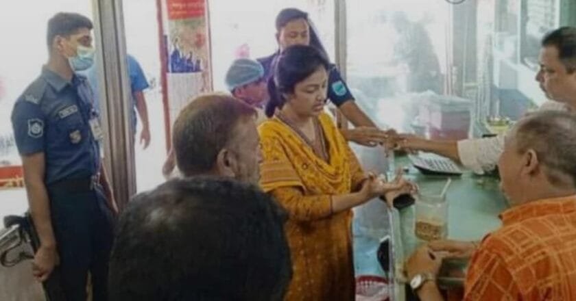 মানিকগঞ্জের রাজ হোটেলে ভোক্তা অধিকারের অভিযান: ১০ হাজার টাকা জরিমানা