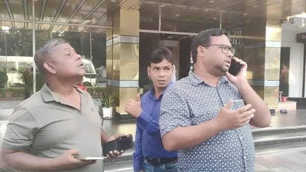 খুলনায় দুই সাংবাদিকের ওপর সন্ত্রাসী হামলা, সাংবাদিক মহলে ক্ষোভ