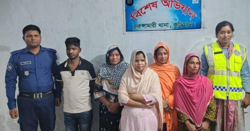 ভূরুঙ্গামারীতে দুই নারী আটক, জব্দ নগদ টাকা ও মোটরসাইকেল