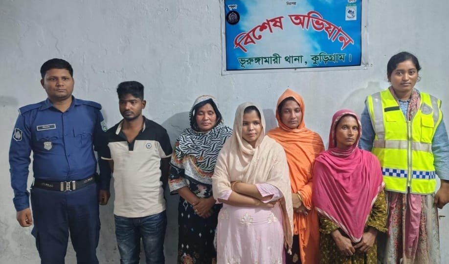 ভূরুঙ্গামারীতে দুই নারী আটক, জব্দ নগদ টাকা ও মোটরসাইকেল