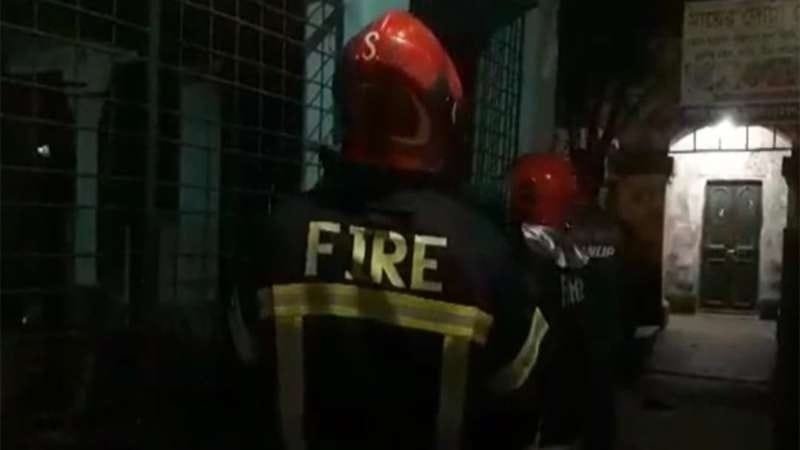 খুলনা সাব-রেজিস্ট্রি অফিসে আগুন; পেট্রোল বোমা নিক্ষেপের অভিযোগ