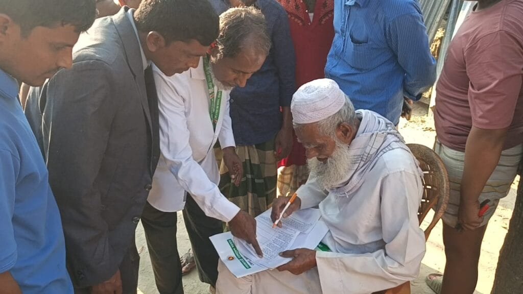 ভুরুঙ্গামারীতে আদালতের নির্দেশে দীর্ঘ ৭ বছর পর ফিরল বৈধ মালিকদের জমির দখল