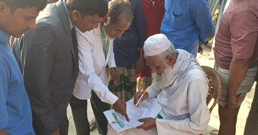 ভুরুঙ্গামারীতে আদালতের নির্দেশে দীর্ঘ ৭ বছর পর ফিরল বৈধ মালিকদের জমির দখল