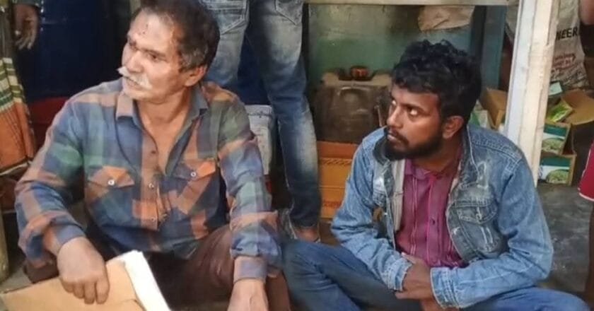 শিবালয়ে সাংবাদিক পরিচয়ে সারের ডিলারের নিকট চাঁদা দাবিকালে ২ জন আটক