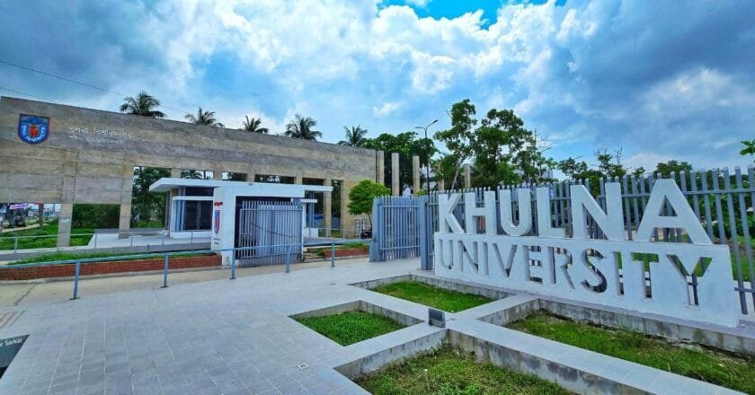 গৌরবের ৩৪ বছর পেরিয়ে নতুন অভিযাত্রায় খুলনা বিশ্ববিদ্যালয়