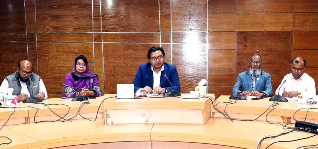 খুলনায় মশক নিধন কর্মসূচির সফল বাস্তবায়নে শ্রমিকদের নিয়ে কেসিসির নির্দেশনা সভা