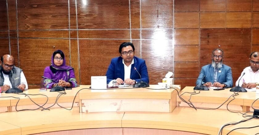 খুলনায় মশক নিধন কর্মসূচির সফল বাস্তবায়নে শ্রমিকদের নিয়ে কেসিসির নির্দেশনা সভা