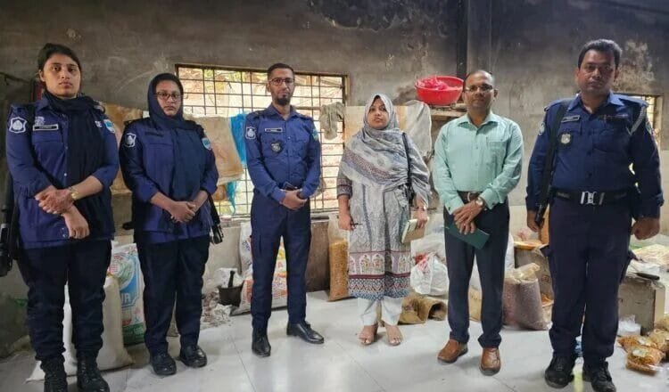 খুলনায় নিত্যপণ্যের বাজারে ভোক্তা অধিকার অধিদপ্তরের কঠোর নজরদারি