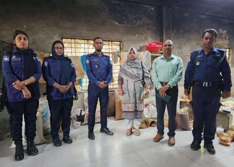 খুলনায় নিত্যপণ্যের বাজারে ভোক্তা অধিকার অধিদপ্তরের কঠোর নজরদারি