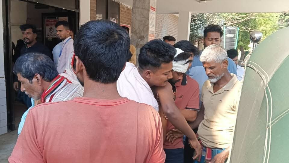 নরসিংদী জজ কোর্টে হাজিরা দিতে এসে রক্তাক্ত ছাত্রদল নেতা