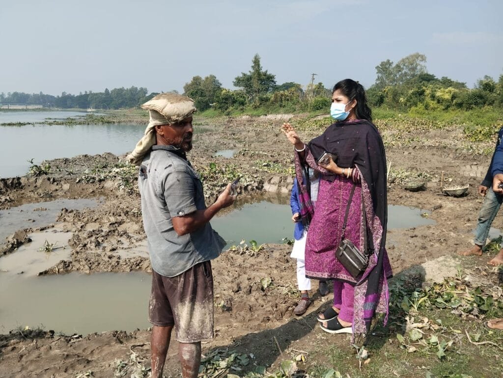 ভ্রাম্যমাণ আদালতের অভিযান : অবৈধভাবে নদী থেকে মাটি কাটার দায়ে ৯ জনের কারাদণ্ড