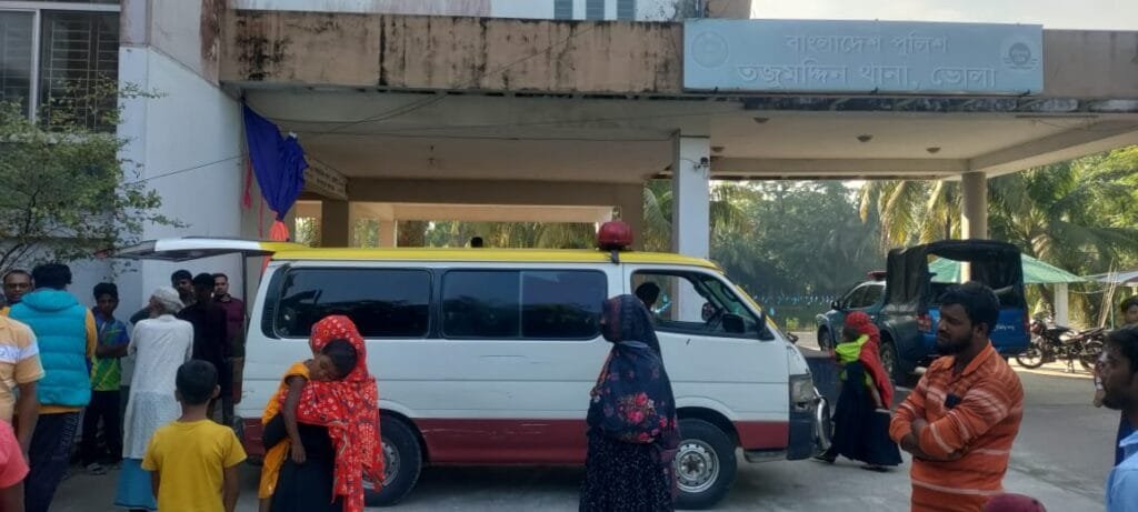 তজুমদ্দিনে ডেকে নিয়ে রগ কেটে অটোরিকশা চালককে হত্যার অভিযোগ