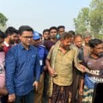 ভূরুঙ্গামারীতে ৯ ফুট লম্বা অজগর উদ্ধার নিরাপদে বন বিভাগে হস্তান্তর