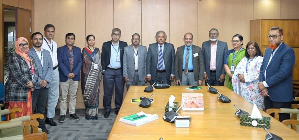 ইউআইইউ’র শিক্ষক বাংলাদেশ ব্যাংক’র সেমিনারে অর্থনীতির নবায়িত দৃষ্টিভঙ্গি উপস্থাপন