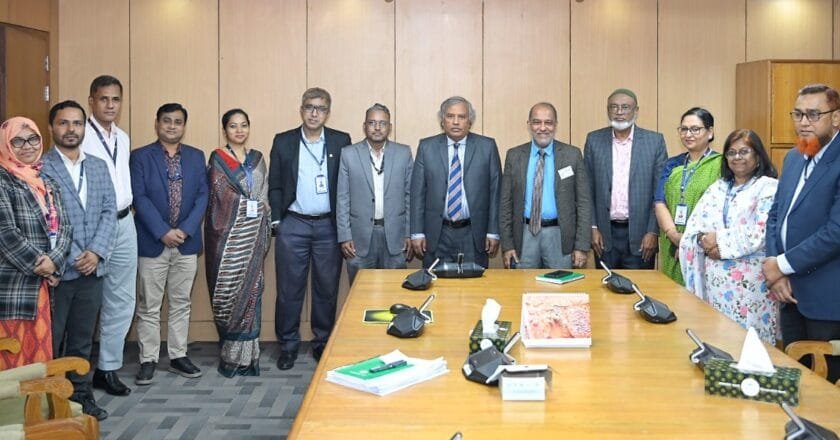 ইউআইইউ’র শিক্ষক বাংলাদেশ ব্যাংক’র সেমিনারে অর্থনীতির নবায়িত দৃষ্টিভঙ্গি উপস্থাপন