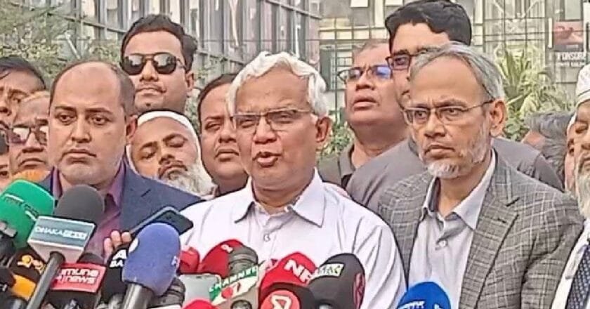 আজ মধ্যরাতে উন্নত চিকিৎসার জন্য লন্ডন নেওয়া হচ্ছে সাবেক প্রধানমন্ত্রী বেগম খালেদা জিয়াকে