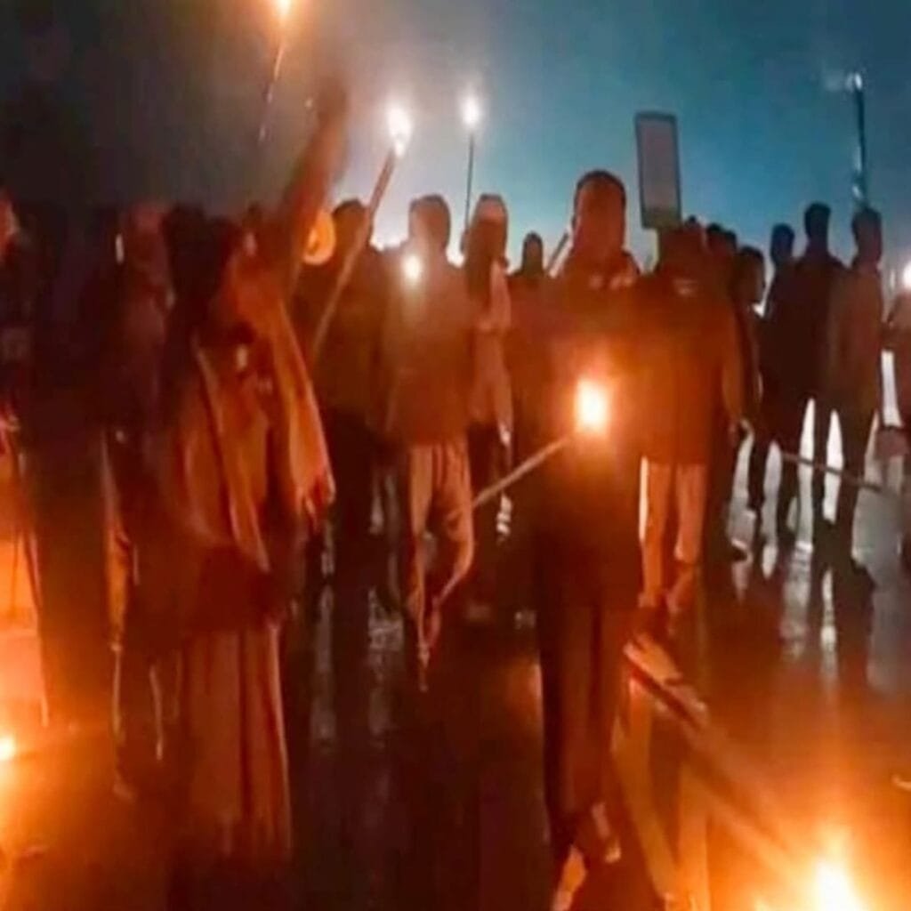 মানিকগঞ্জ-১ আসনে বিএনপি'র মনোনয়ন ঘিরে অসন্তোষ; রাস্তা অবরোধ ও মশাল মিছিল