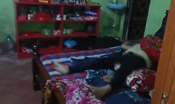 খুলনায় ভাড়া বাসায় গৃহবধূ খুন, পলাতক ছেলেকে খুঁজছে পুলিশ